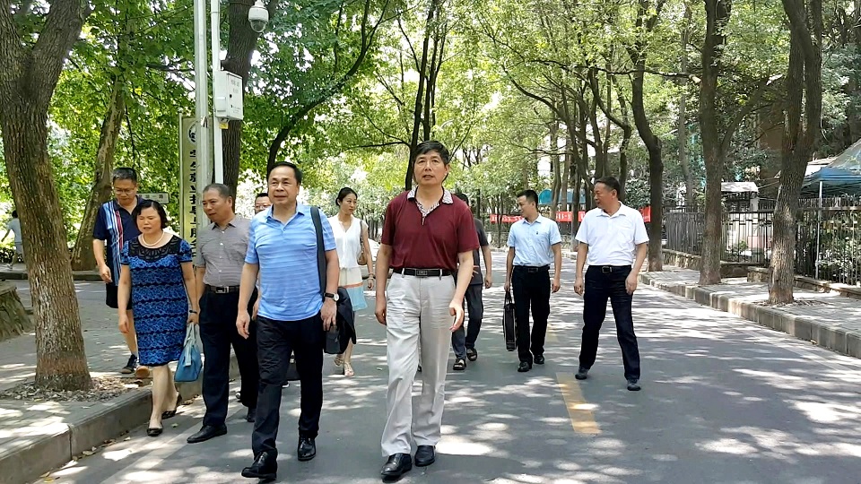 院长谭水木赴武汉大学看望慰问澳门正规的电子游戏网址骨干教师专业素能培训班学员
