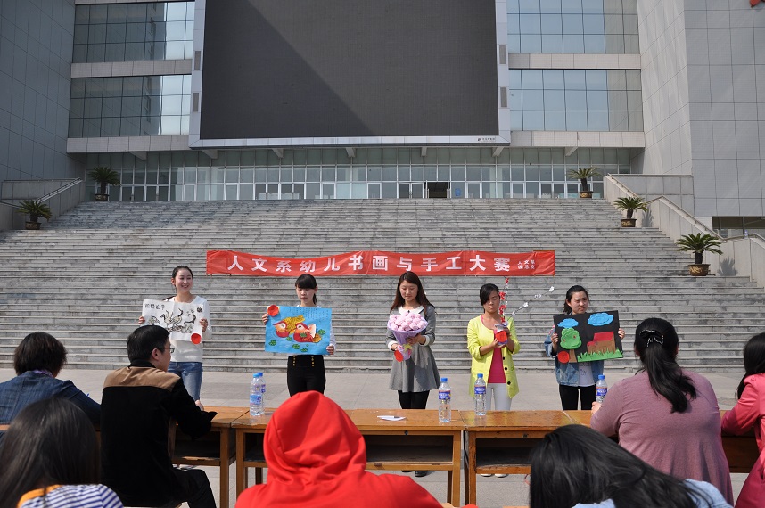 澳门正规的电子游戏网址举办学前教育专业幼儿书画与手工大赛